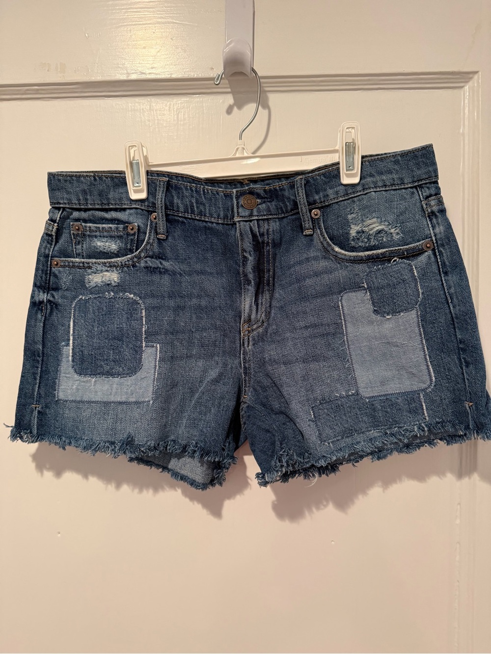 Gap Distressed Jean Cutoffs 3” Inseam With Patch Detail Size 28
